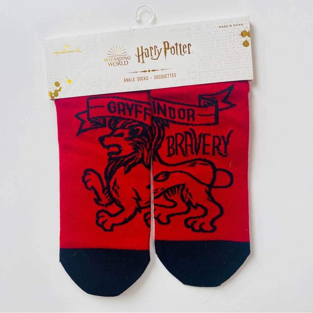 NWT Harry Potter Gryffindor Ankle Socks One Size Red Black Hallmark